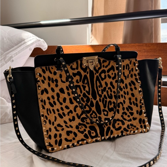 Valentino Garavani Rockstud Leopard Pony Hair Tote Bag - Picture 2 of 12